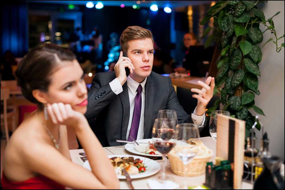 What Is Good Cell Phone Etiquette On A Date?