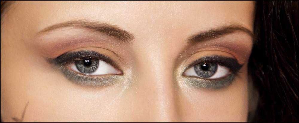 Women's Eye Gaze Signals Her Interest 