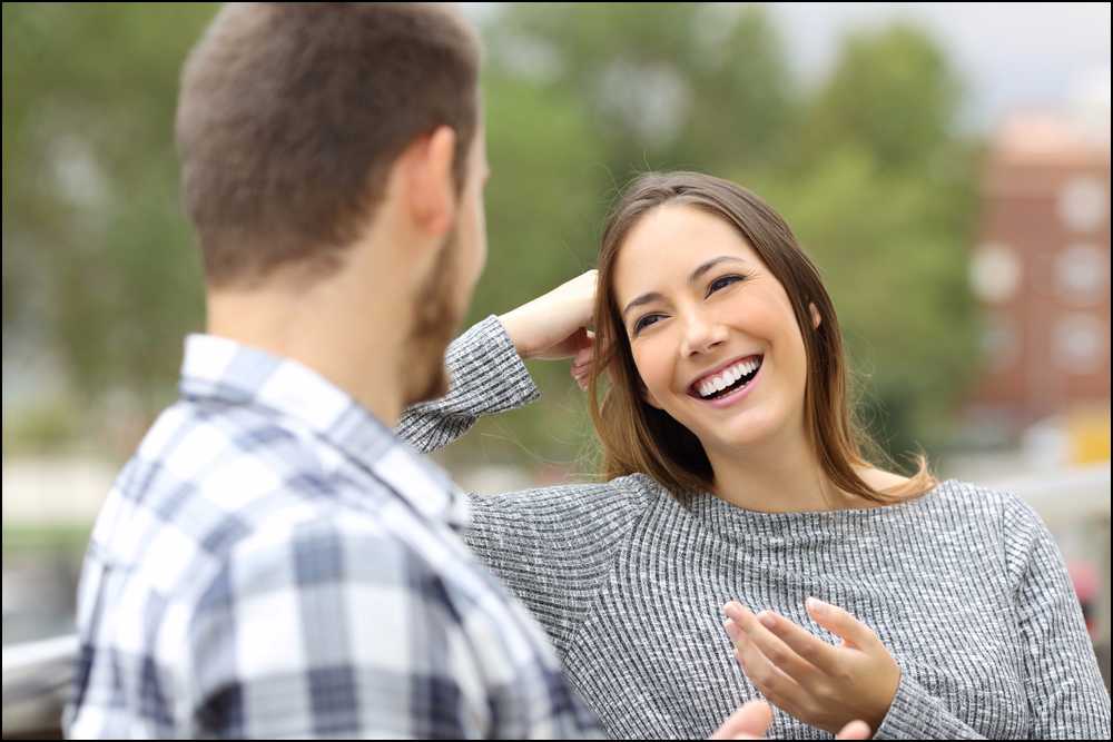 How to read female body language signs 