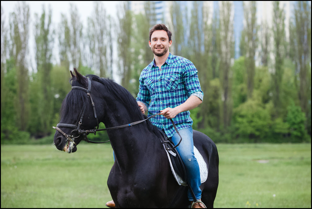 Including a photo of a horse can help you meet women