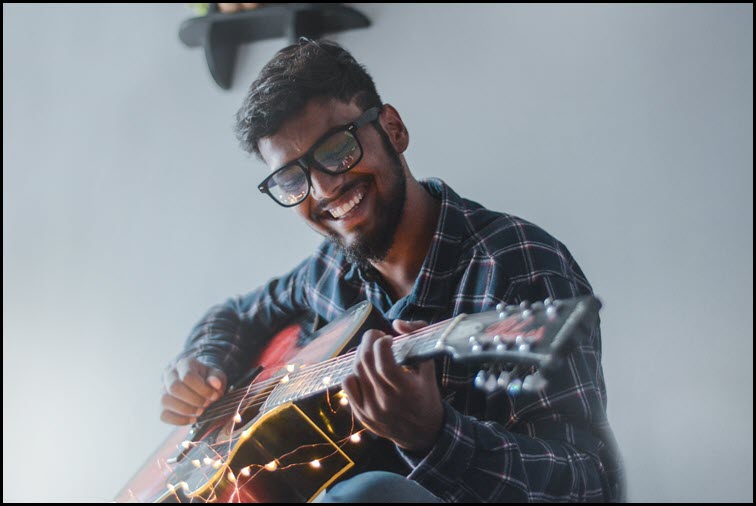 Women find men who play guitars attractive on dating apps