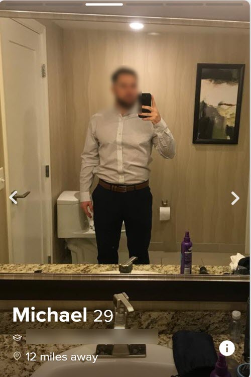 Bathroom selfies are turnoffs for women on Tinder.