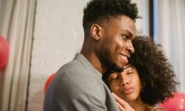 10 Expert Hinge Tips to Instantly Improve Your Profile Right Now