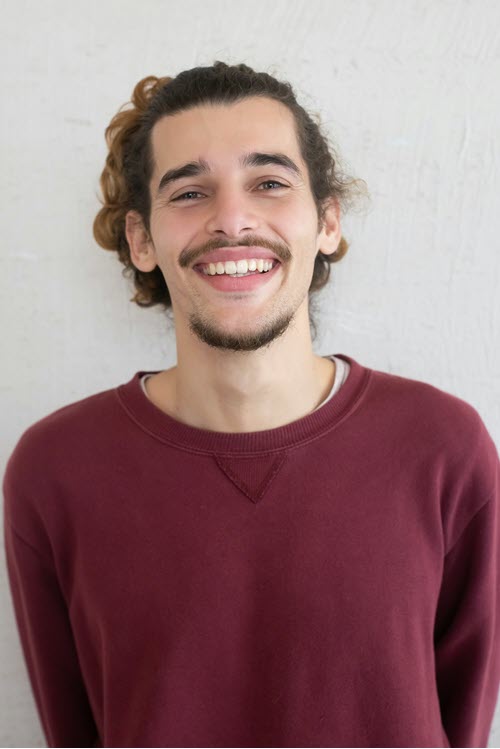 A great smile will help you stand out on Hinge.